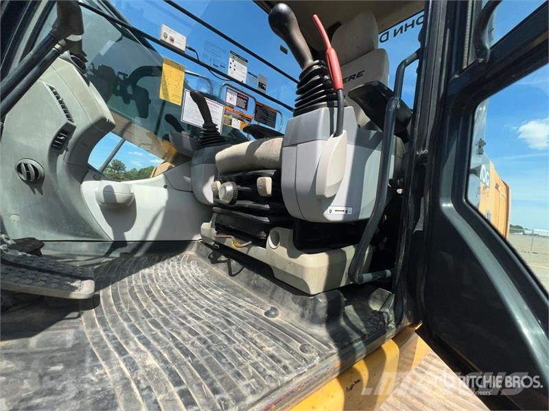 John Deere 210G LC Tracked Excavator حفارات زحافة