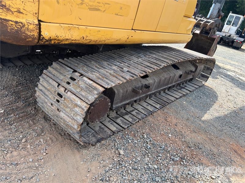 John Deere 210G LC Tracked Excavator حفارات زحافة