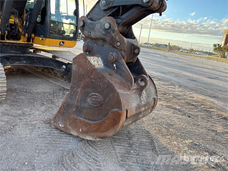 John Deere 210G LC Tracked Excavator Kāpurķēžu ekskavatori