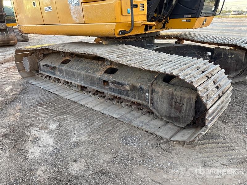 John Deere 210G LC Tracked Excavator Kāpurķēžu ekskavatori