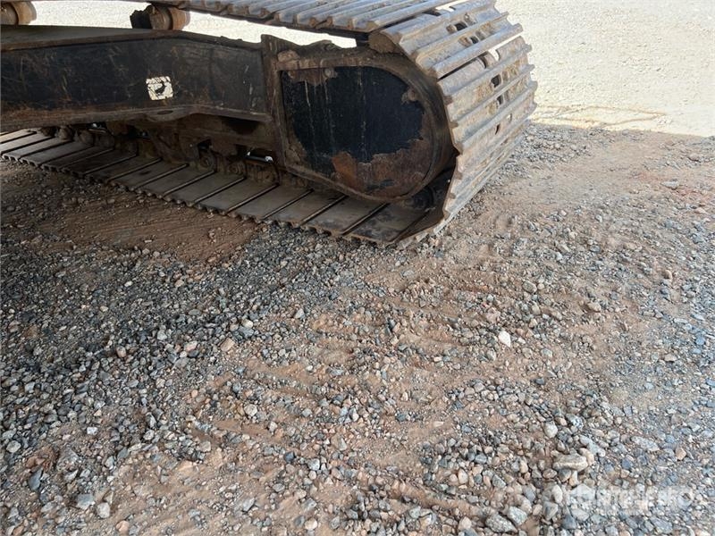 John Deere 210G LC Tracked Excavator حفارات زحافة