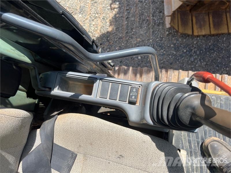 John Deere 210G LC Tracked Excavator حفارات زحافة