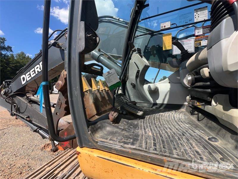 John Deere 210G LC Tracked Excavator حفارات زحافة