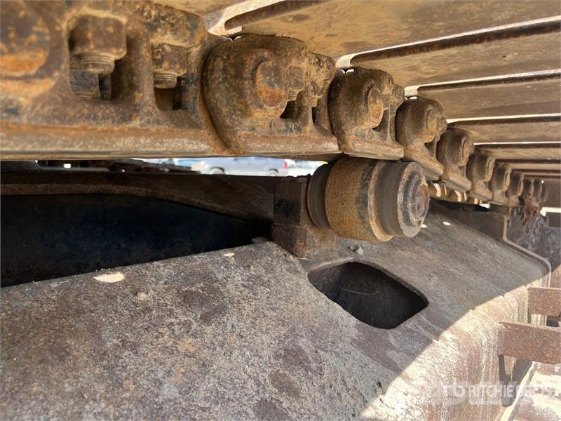 John Deere 210G LC Tracked Excavator حفارات زحافة