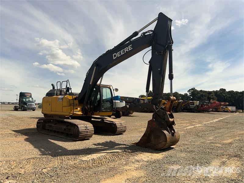 John Deere 210G LC Tracked Excavator حفارات زحافة