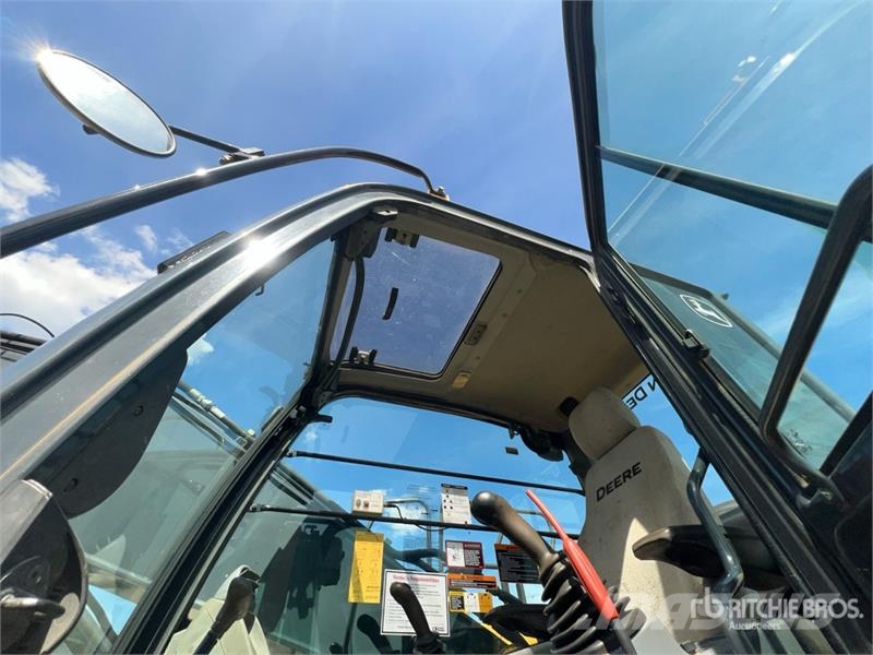 John Deere 210G LC Tracked Excavator حفارات زحافة