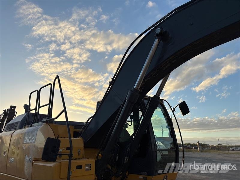 John Deere 210G LC Tracked Excavator Kāpurķēžu ekskavatori