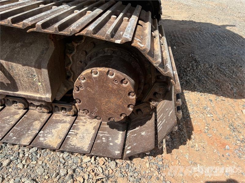 John Deere 210G LC Tracked Excavator حفارات زحافة