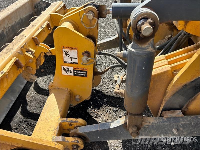 John Deere 210L EP 4x4 Landscape Loader Kolesni nakladalci