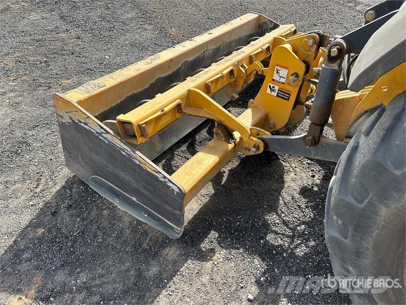 John Deere 210L EP 4x4 Landscape Loader Kolesni nakladalci