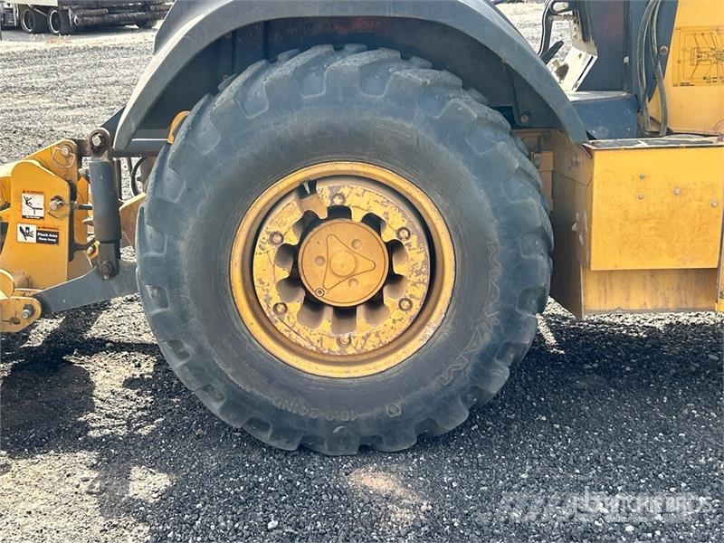 John Deere 210L EP 4x4 Landscape Loader Kolesni nakladalci