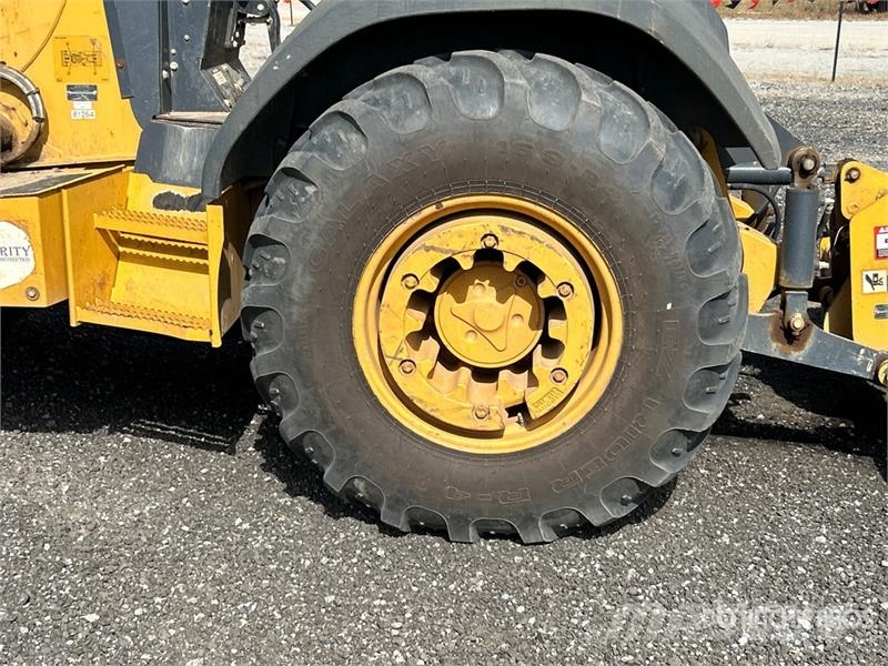 John Deere 210L EP 4x4 Landscape Loader Kolesni nakladalci
