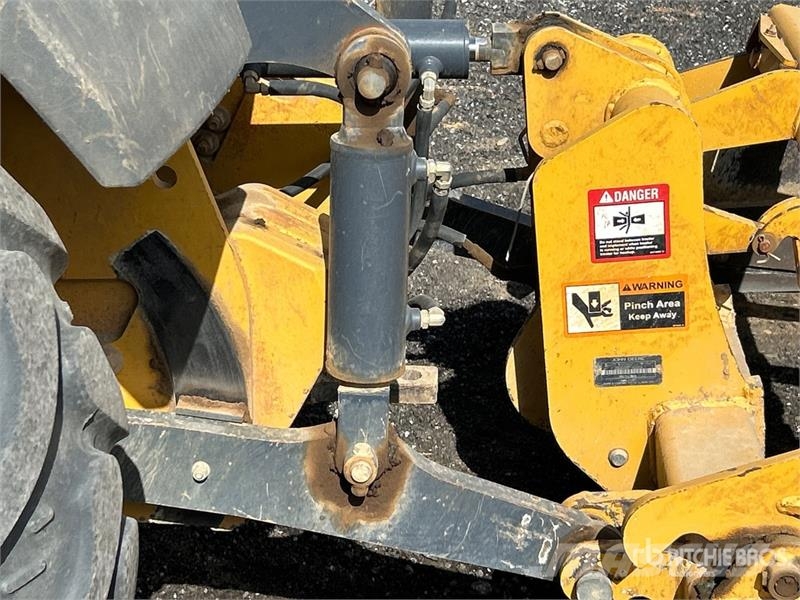 John Deere 210L EP 4x4 Landscape Loader Kolesni nakladalci