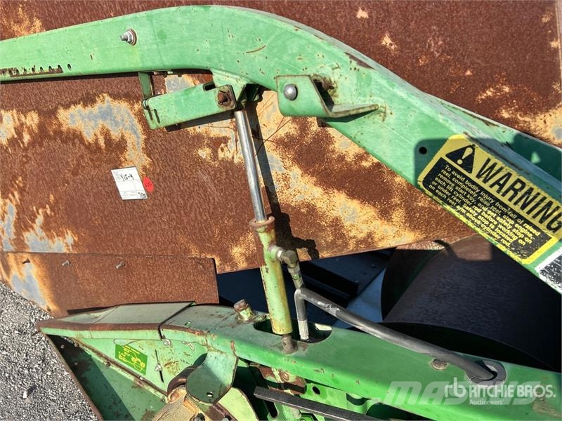 John Deere 22 Row 12 in Corn Combine Header رؤوس الحصادات الدراسات