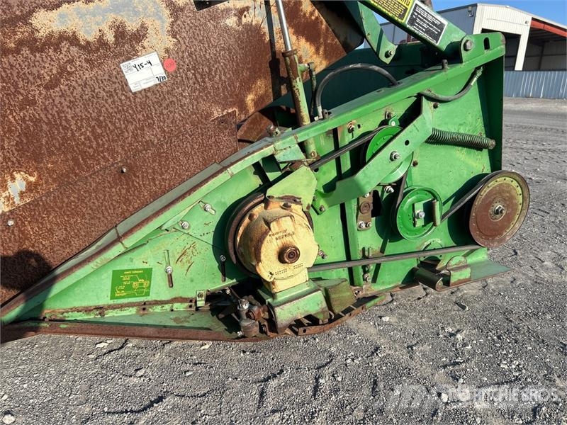 John Deere 22 Row 12 in Corn Combine Header رؤوس الحصادات الدراسات