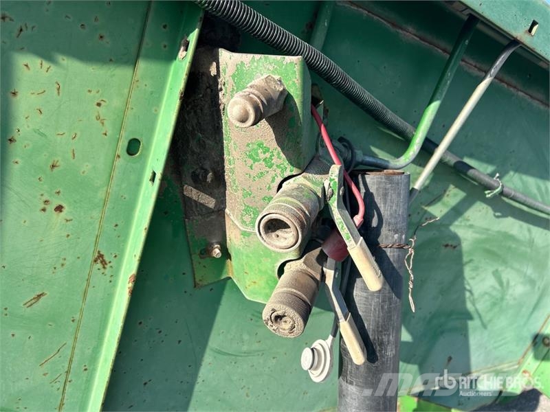 John Deere 22 Row 12 in Corn Combine Header رؤوس الحصادات الدراسات
