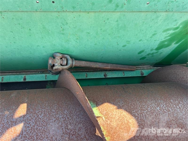 John Deere 22 Row 12 in Corn Combine Header رؤوس الحصادات الدراسات