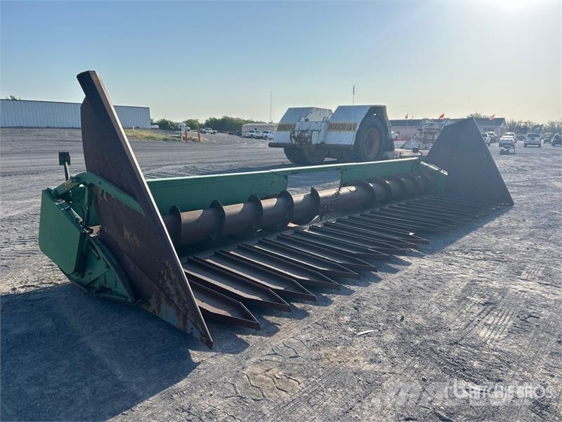John Deere 22 Row 12 in Corn Combine Header رؤوس الحصادات الدراسات