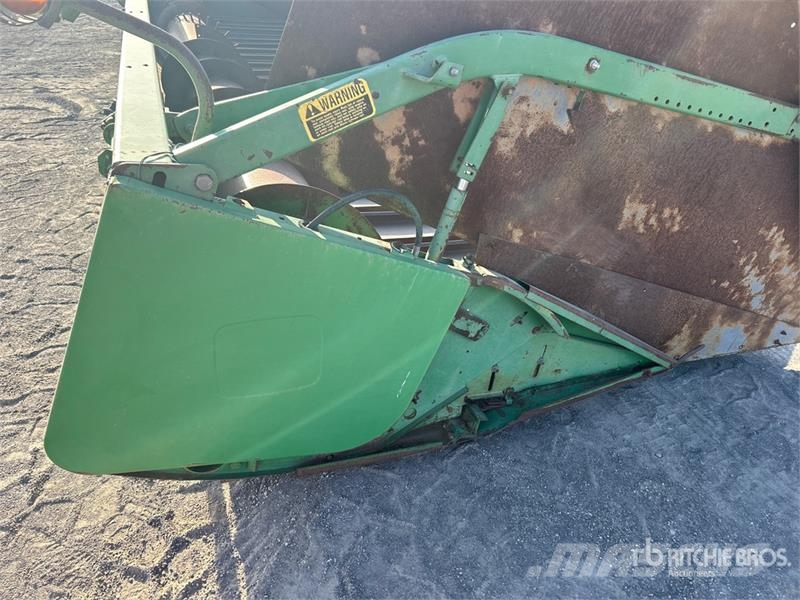 John Deere 22 Row 12 in Corn Combine Header رؤوس الحصادات الدراسات