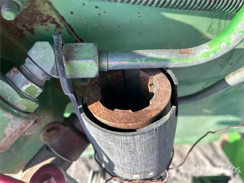 John Deere 22 Row 12 in Corn Combine Header رؤوس الحصادات الدراسات