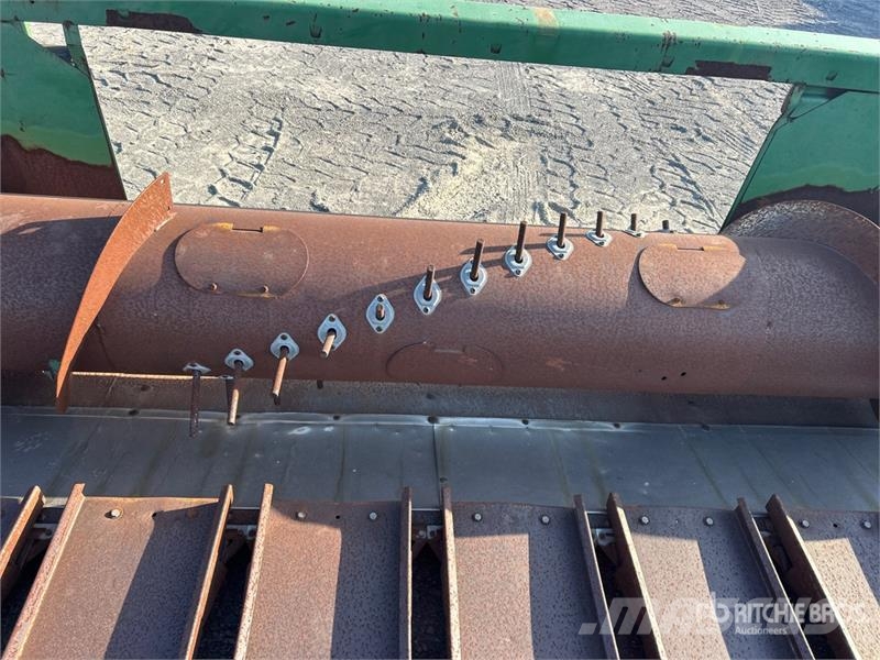John Deere 22 Row 12 in Corn Combine Header رؤوس الحصادات الدراسات