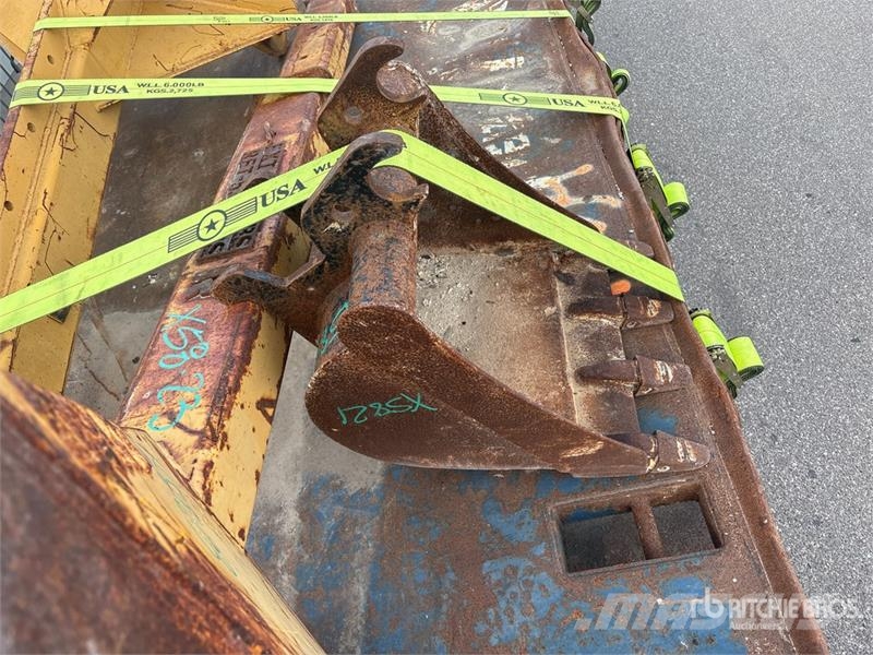 John Deere 24 in Bucket Baldes