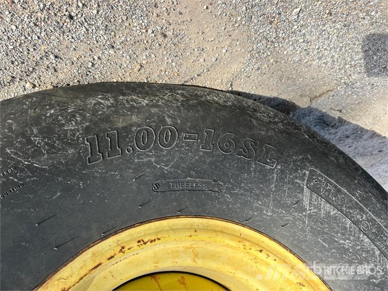 John Deere 2WD Tractor Traktori