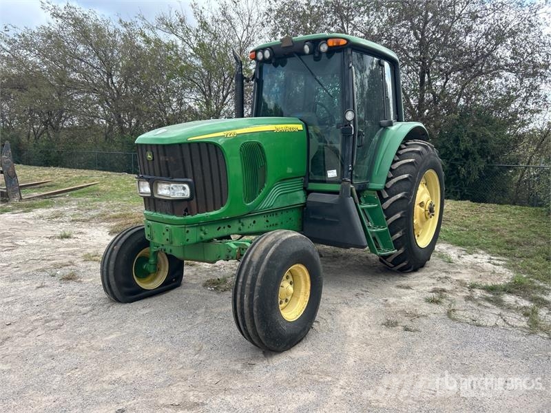 John Deere 2WD Tractor Traktori