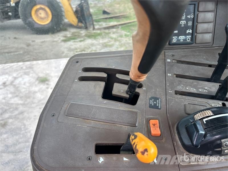 John Deere 2WD Tractor Traktori