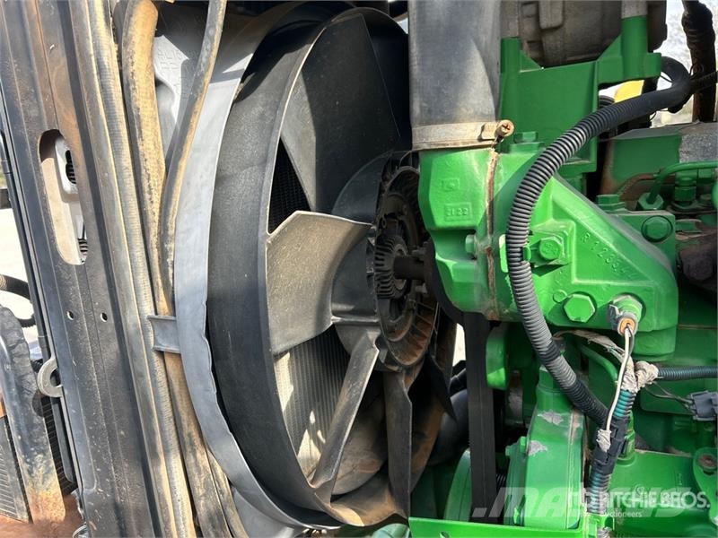 John Deere 2WD Tractor Traktori