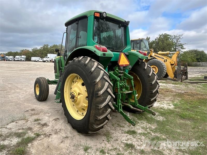 John Deere 2WD Tractor Traktori