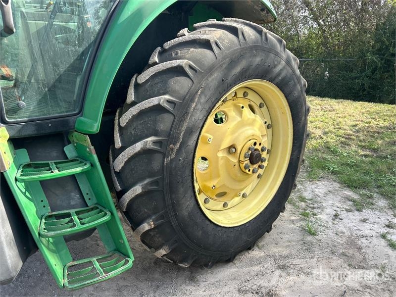 John Deere 2WD Tractor Traktori
