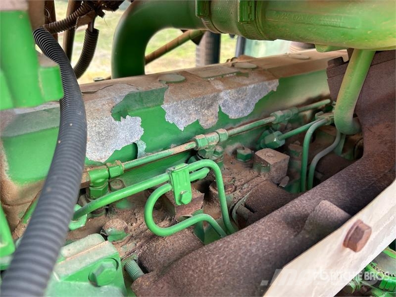 John Deere 2WD Tractor Traktori