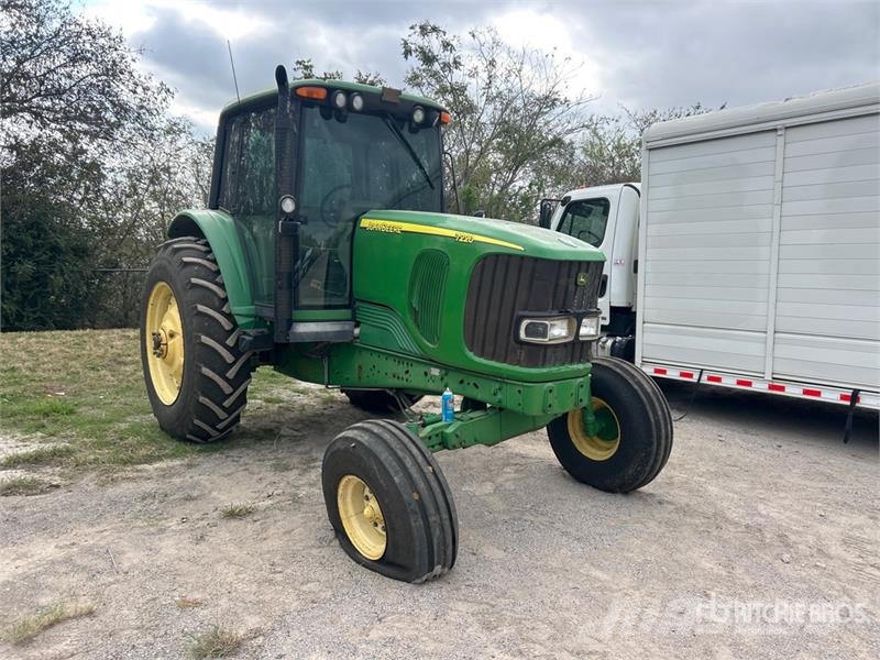 John Deere 2WD Tractor Traktori