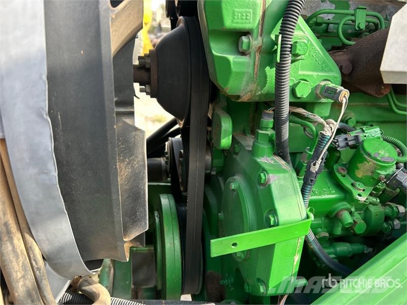 John Deere 2WD Tractor Traktori