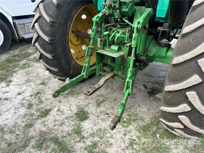 John Deere 2WD Tractor Traktori