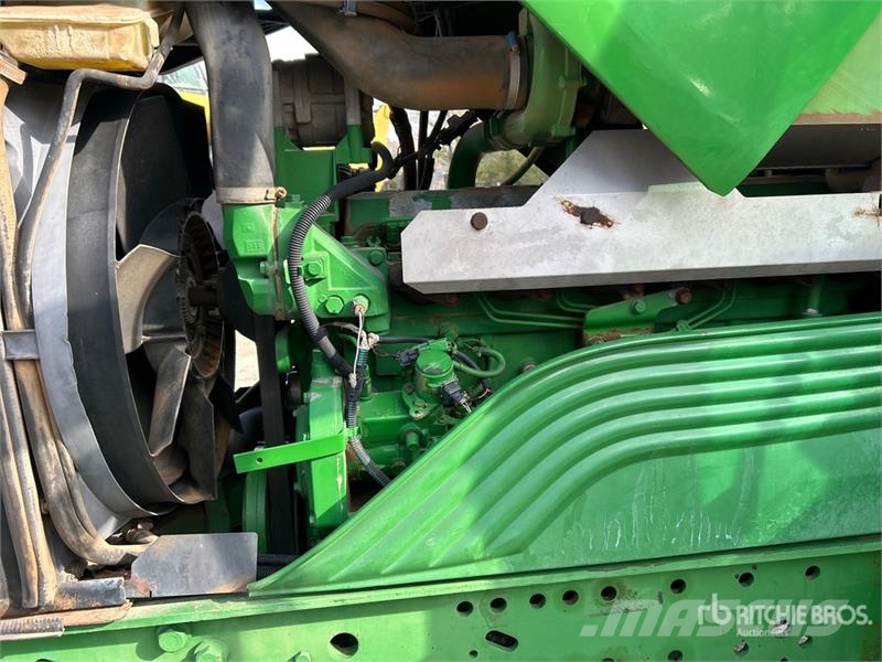 John Deere 2WD Tractor Traktori