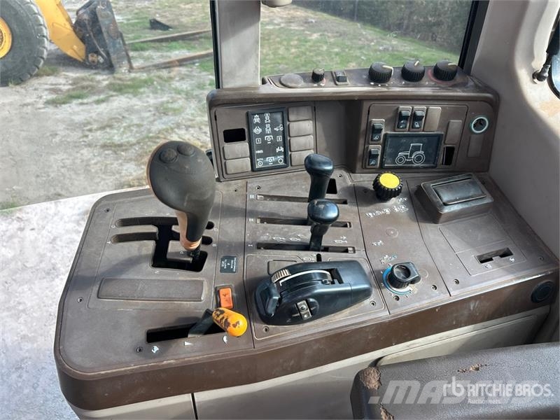 John Deere 2WD Tractor Traktori