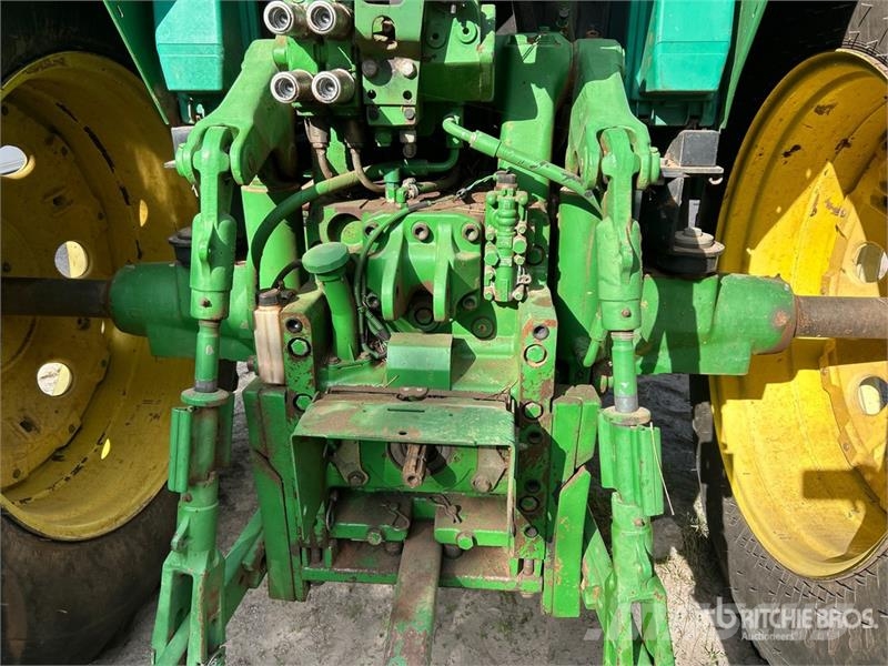 John Deere 2WD Tractor Traktori