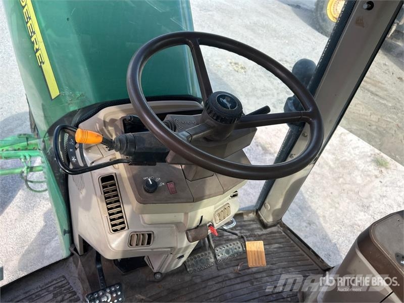 John Deere 2WD Tractor Traktori