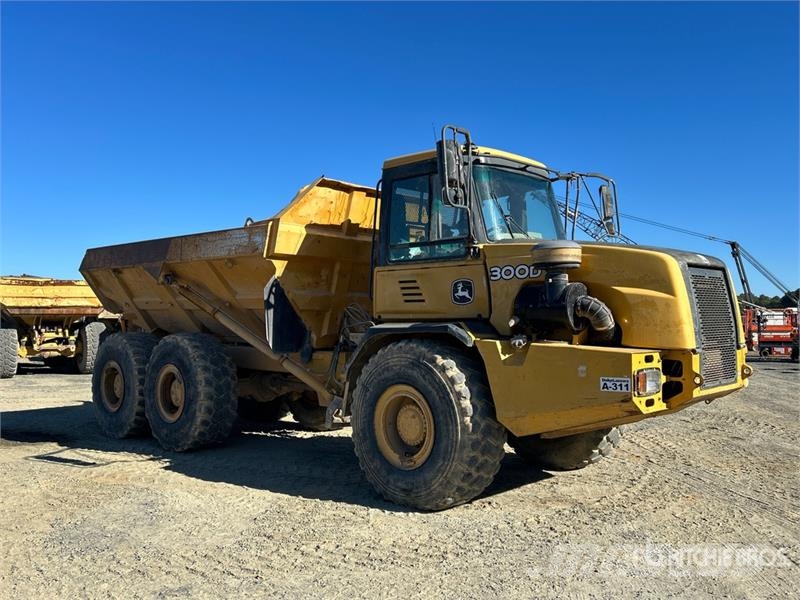 John Deere 300D 铰接式自卸车