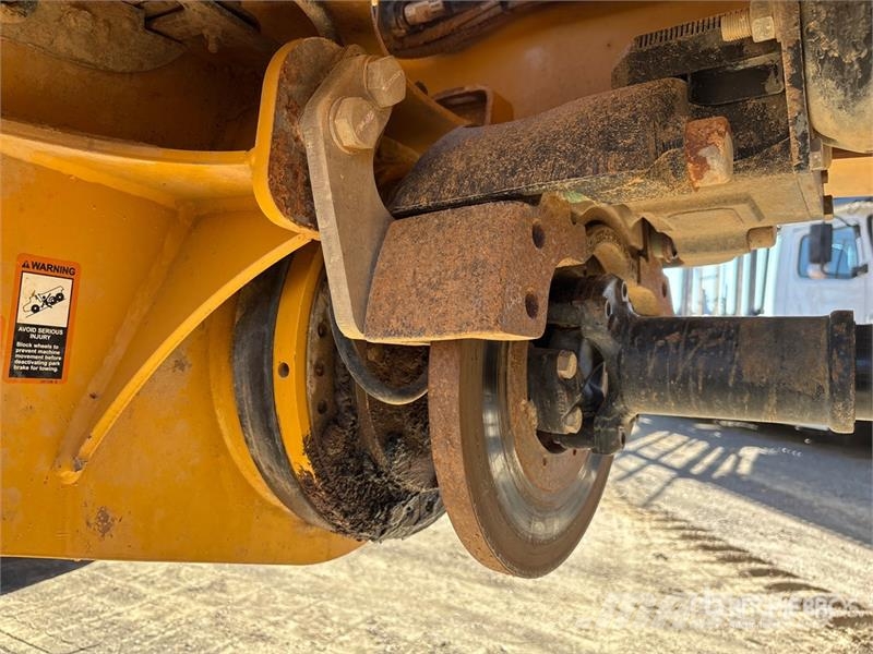 John Deere 300D Artikulētie pašizgāzēji