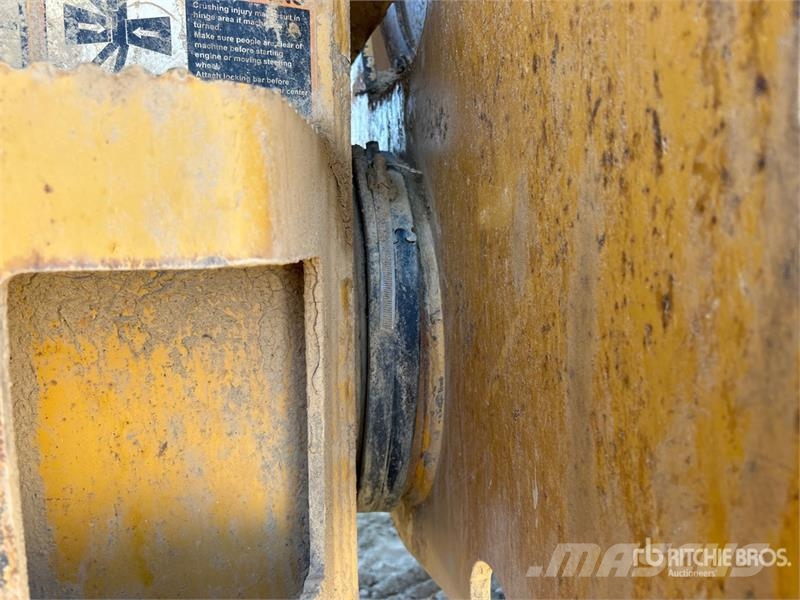 John Deere 300D 铰接式自卸车