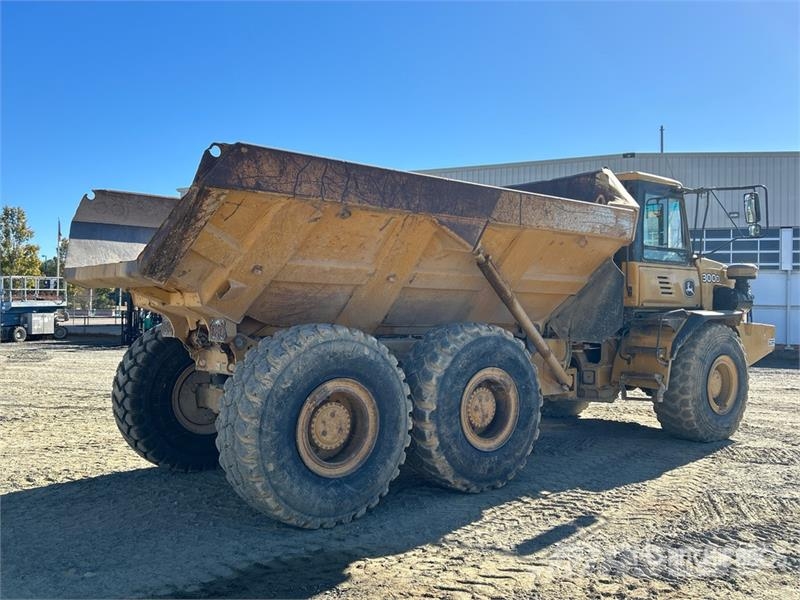 John Deere 300D 铰接式自卸车