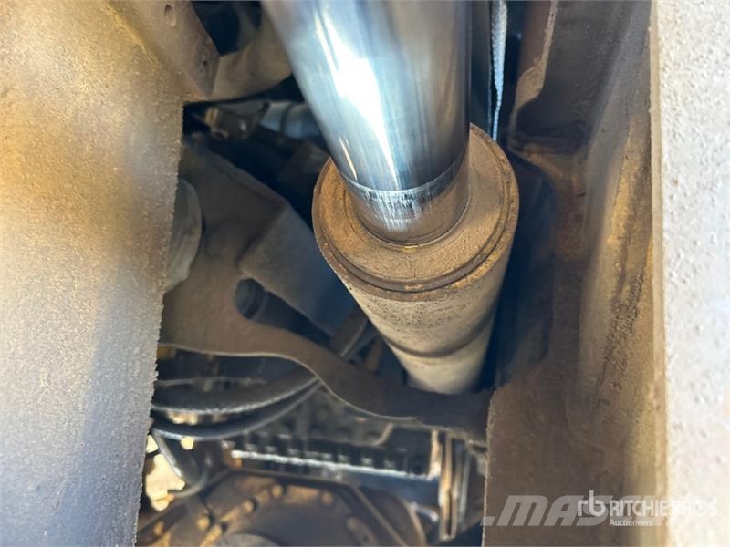 John Deere 300D 铰接式自卸车