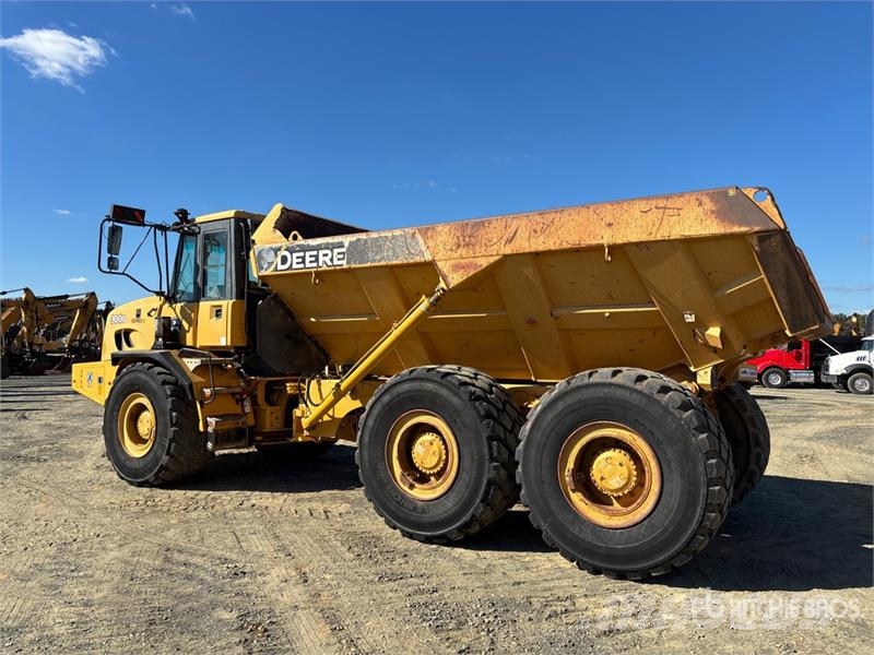 John Deere 300D Artikulētie pašizgāzēji