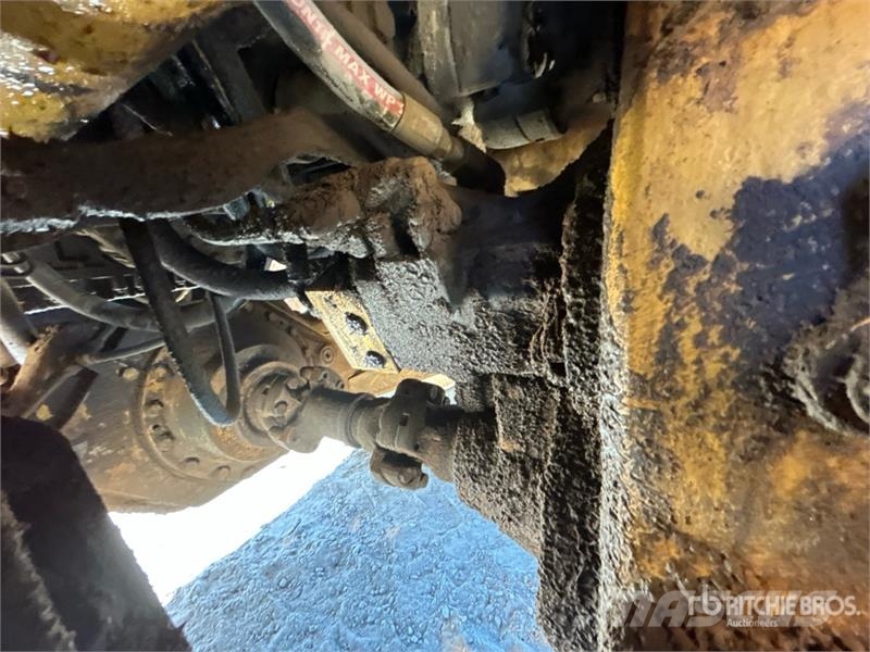 John Deere 300D 铰接式自卸车