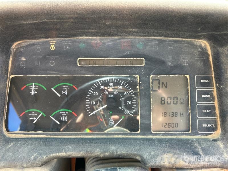 John Deere 300D 铰接式自卸车