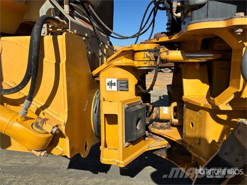 John Deere 300D Artikulētie pašizgāzēji