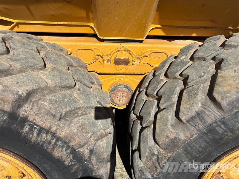 John Deere 300D Artikulētie pašizgāzēji